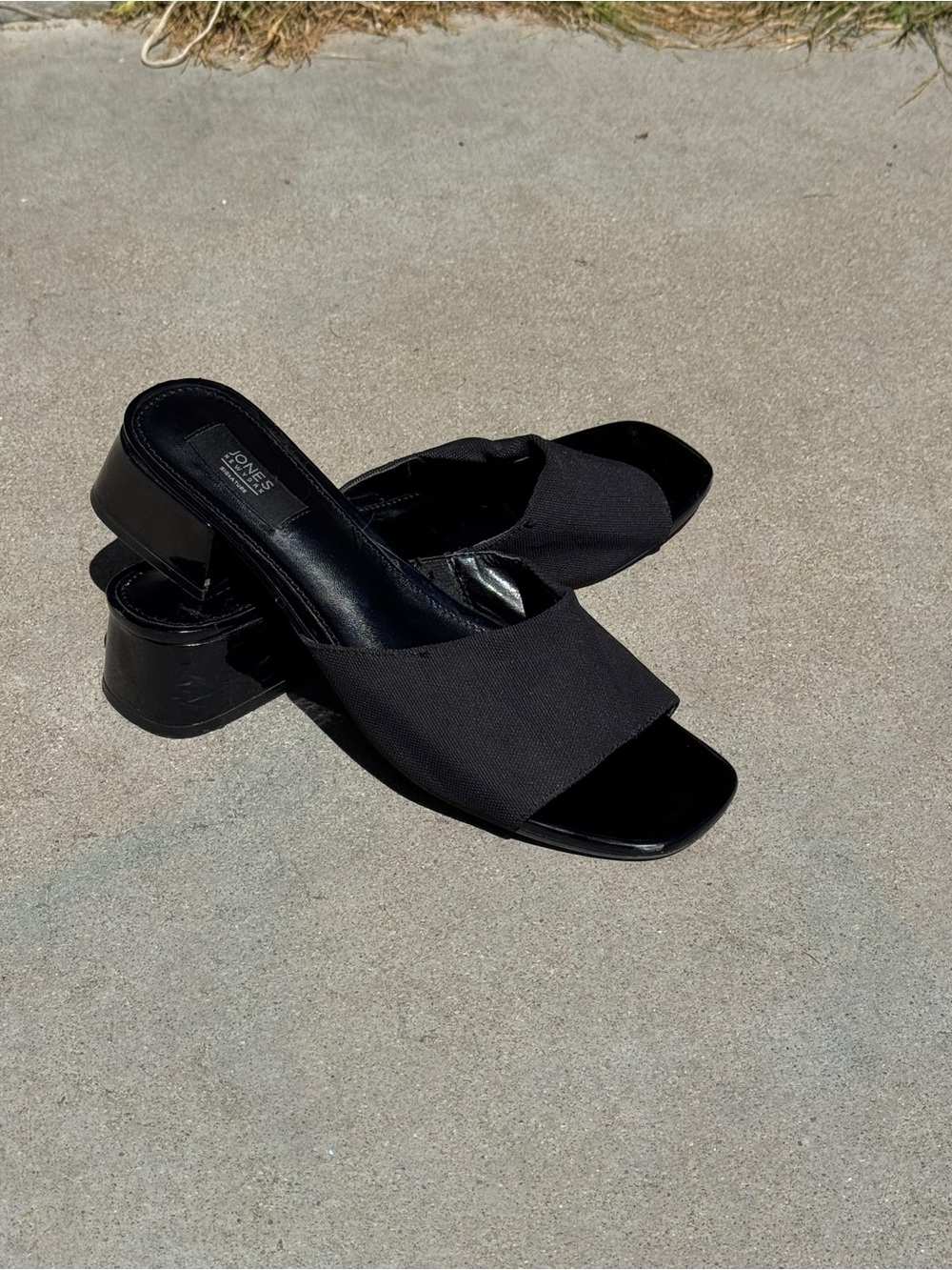 Jones New York Black Wide-Strap Slide  sandals 9